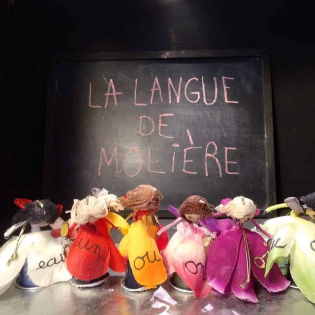 À Barcelone, la langue de Molière s’apprend en s’amusant.